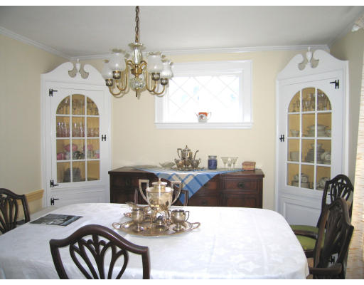 67 Howard Street Reading, MA 01867 - Photo 5 of 12 Gallery Image 5