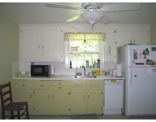67 Howard Street Reading, MA 01867 - Photo 8 of 12 Gallery Image 8