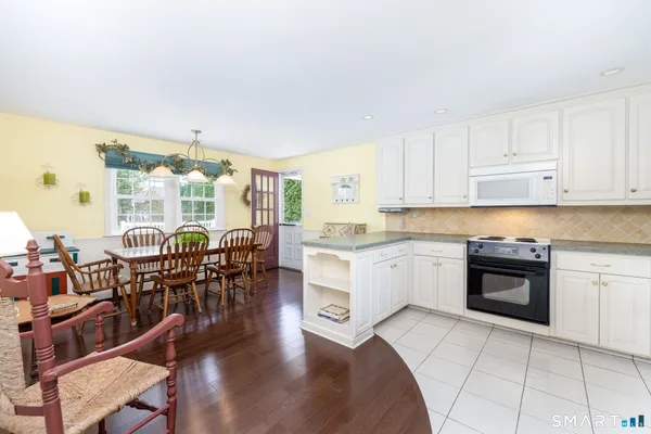 $439,900 | 269 Pine Lane, Wethersfield, CT 06109