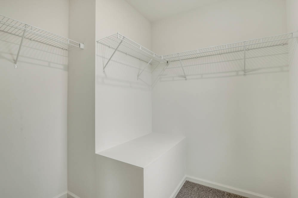 561 Yosemite Way Mundelein, IL 60060 - Photo 16 of 48 a view of small space