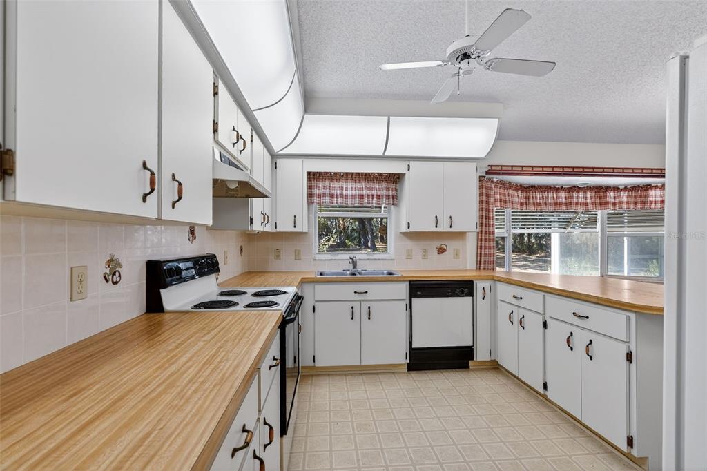 774 South Oak Crest Path Lecanto, FL 34461 - Photo 11 of 47