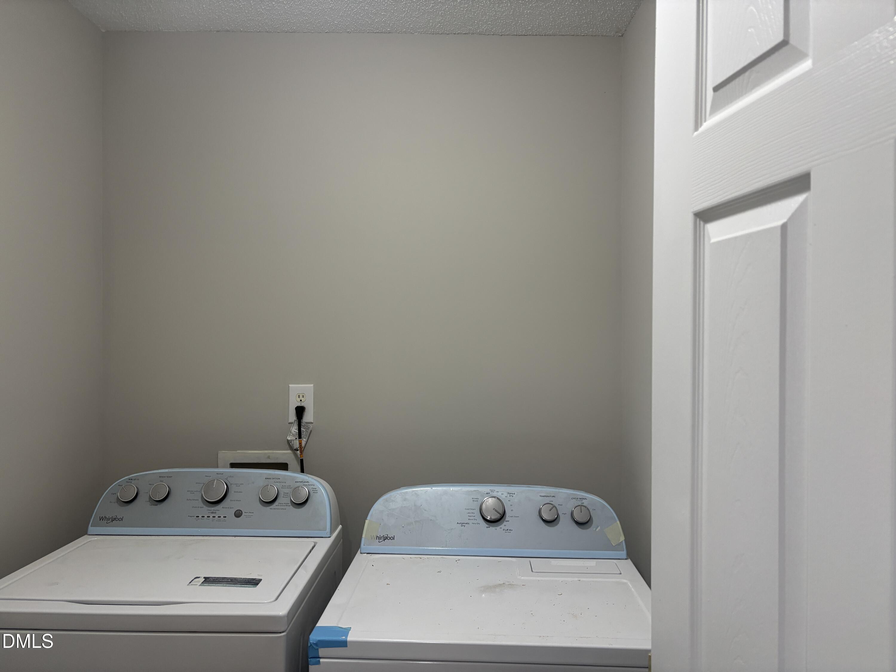 4005 Toccopola Street Raleigh, NC 27604 - Photo 7 of 35 20251209_220042601_iOS