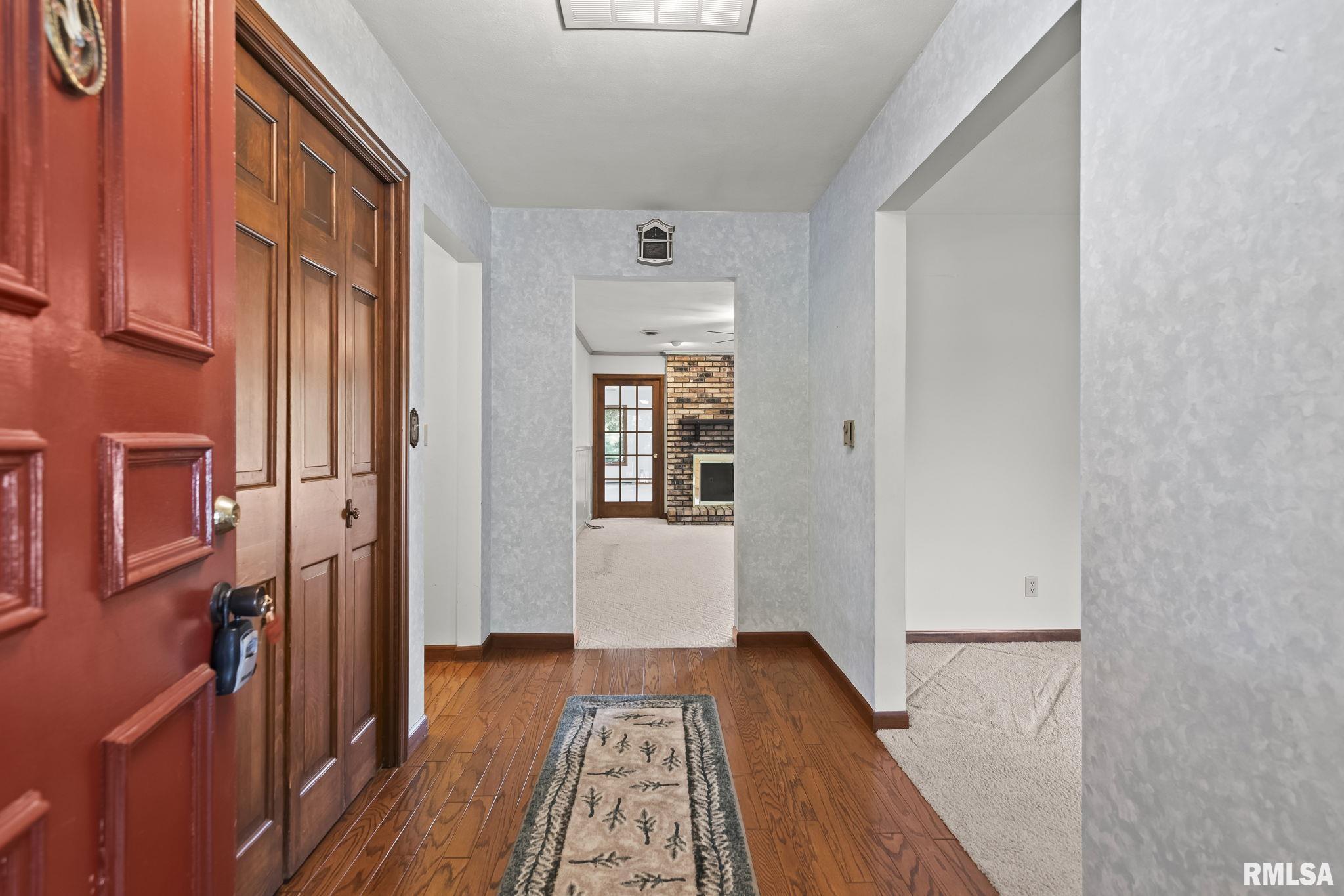 53 Frontier Lake Drive Springfield, IL 62707 - Photo 4 of 36 Gallery Image 4