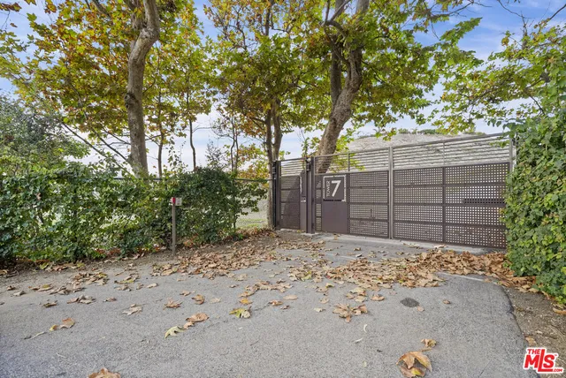 a view of a backyard of the house