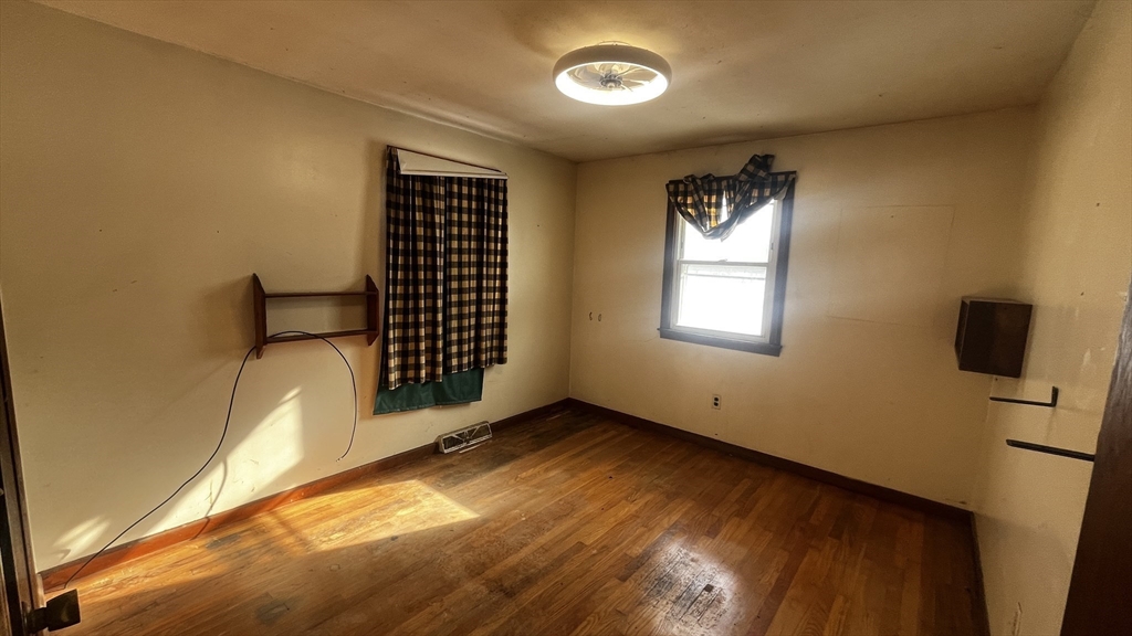 368 Granville Road Southwick, MA 01077 - Photo 13 of 27