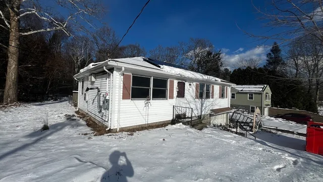 $265,000 | 368 Granville Road, Southwick, MA 01077