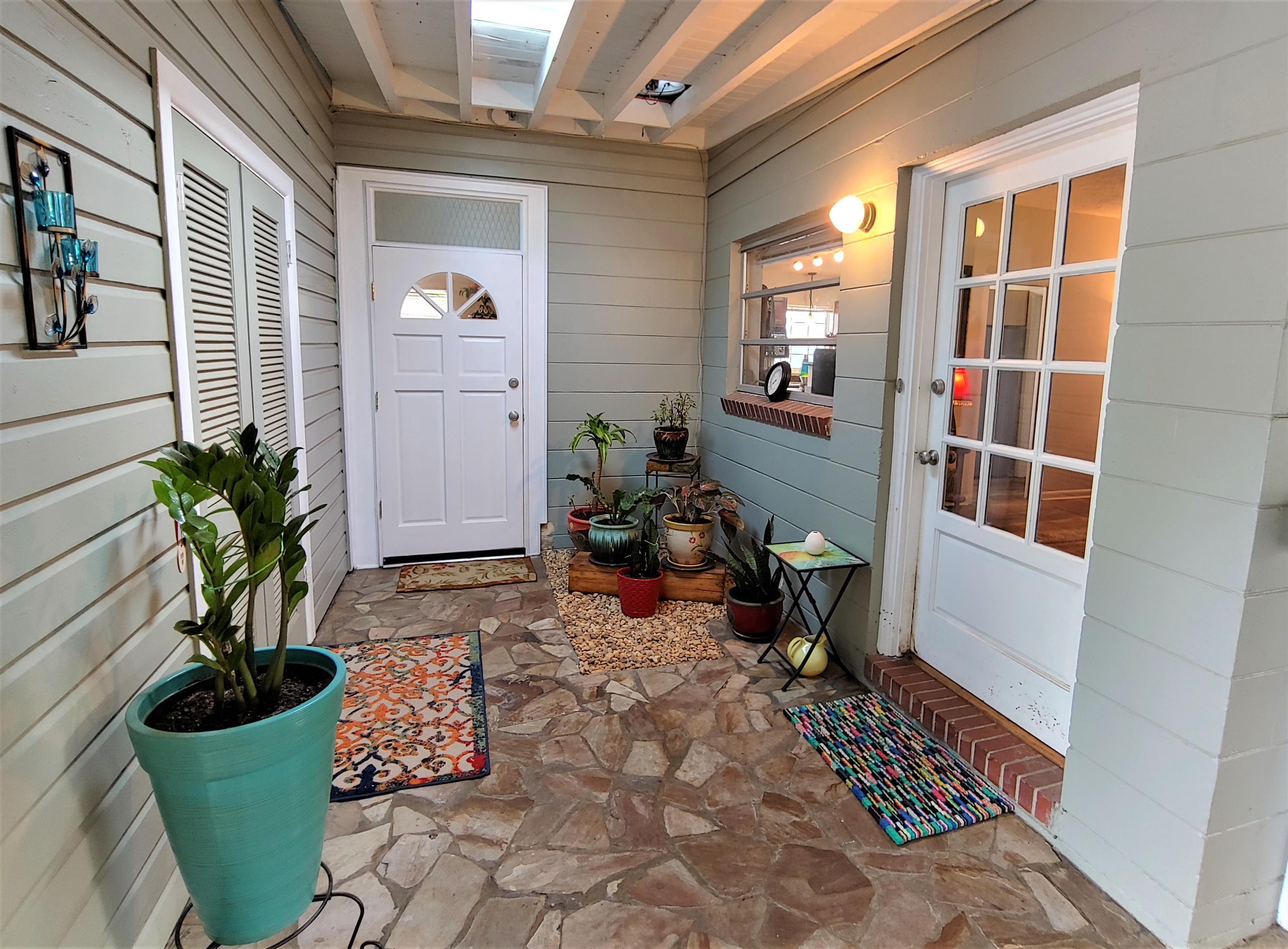 6 Courtyard entry to home