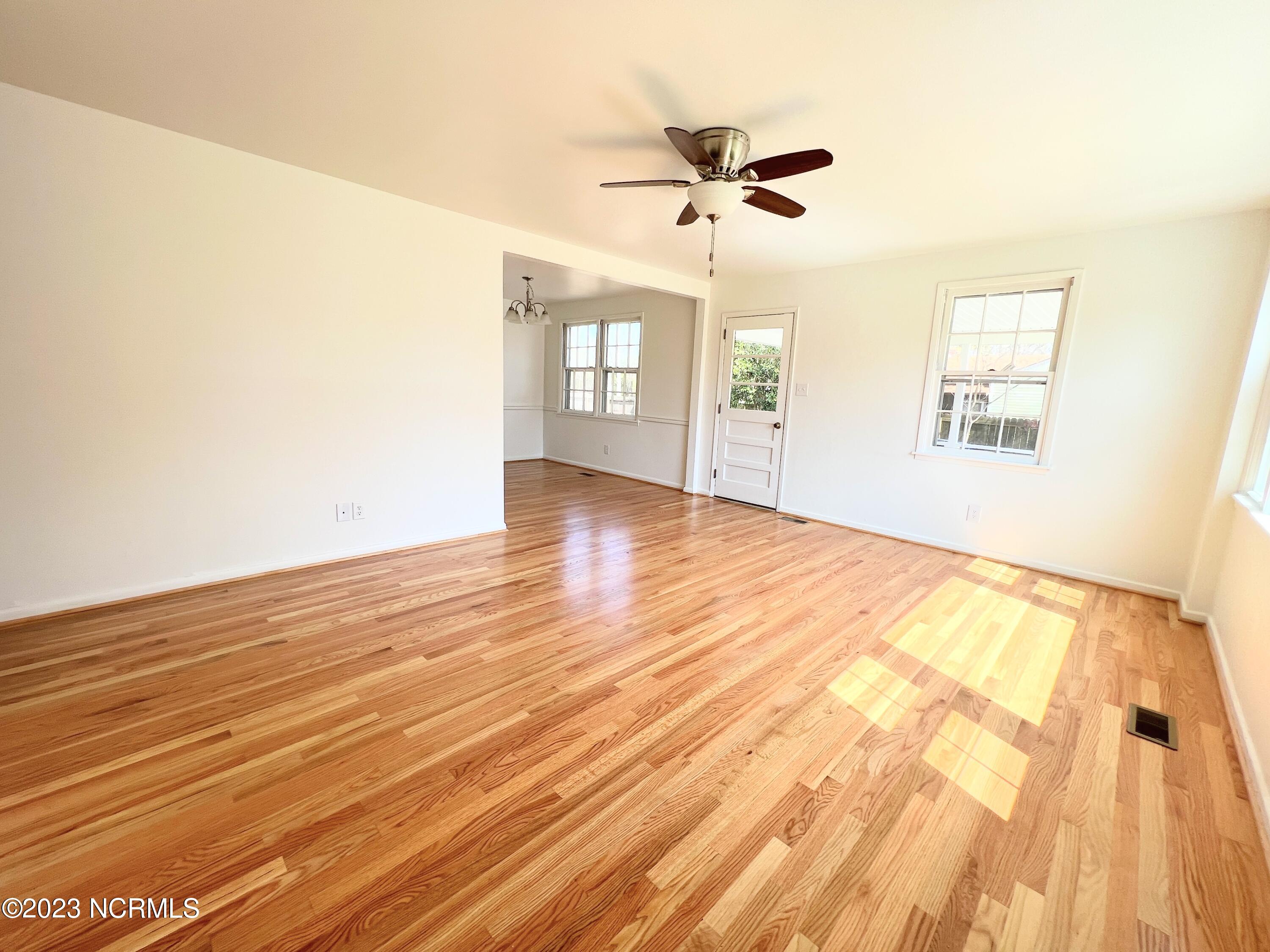 505 Delmar Road Jacksonville, NC 28540 - Photo 11 of 33 Living Room