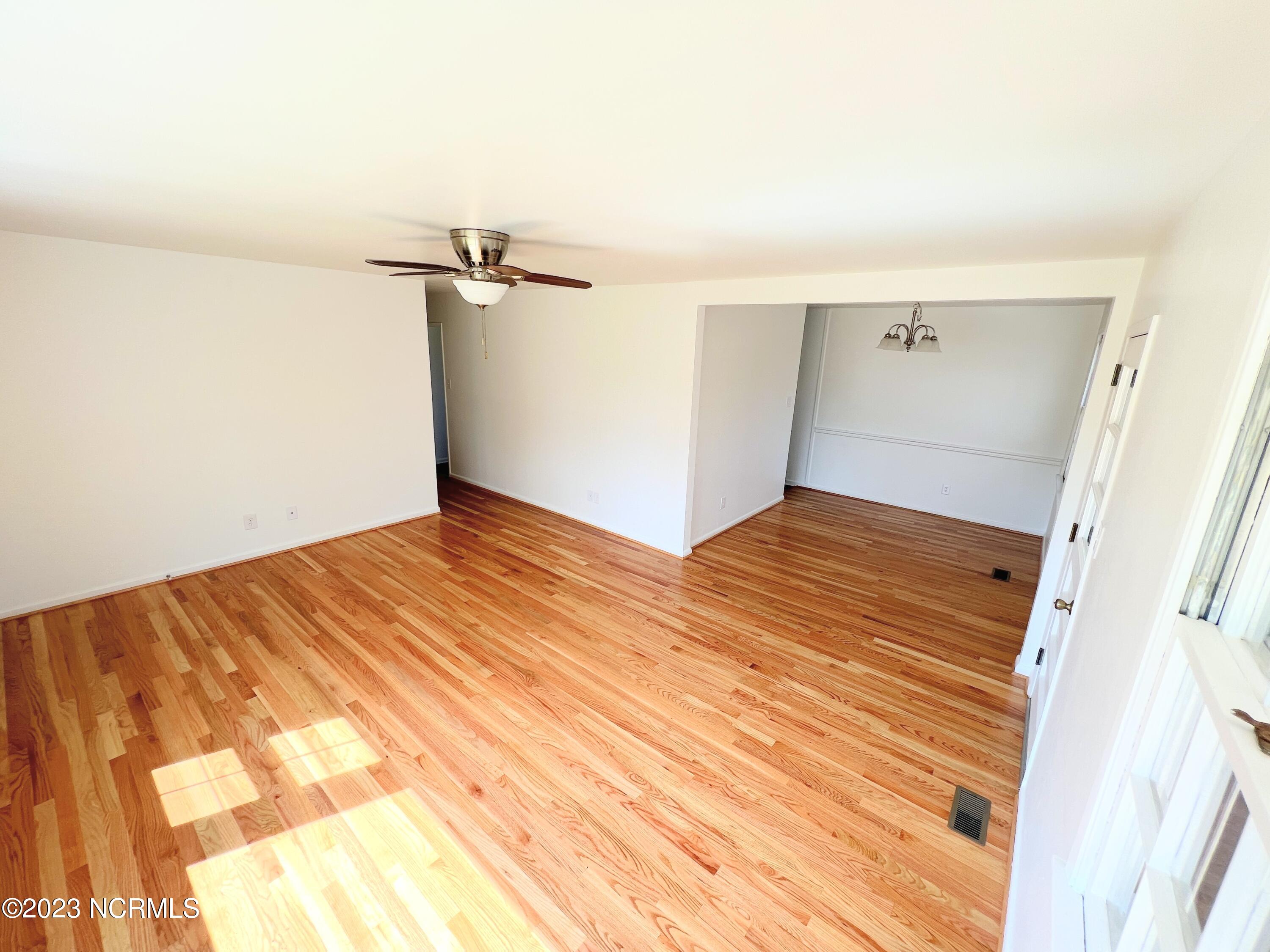 505 Delmar Road Jacksonville, NC 28540 - Photo 12 of 33 Living Room/Dining Room