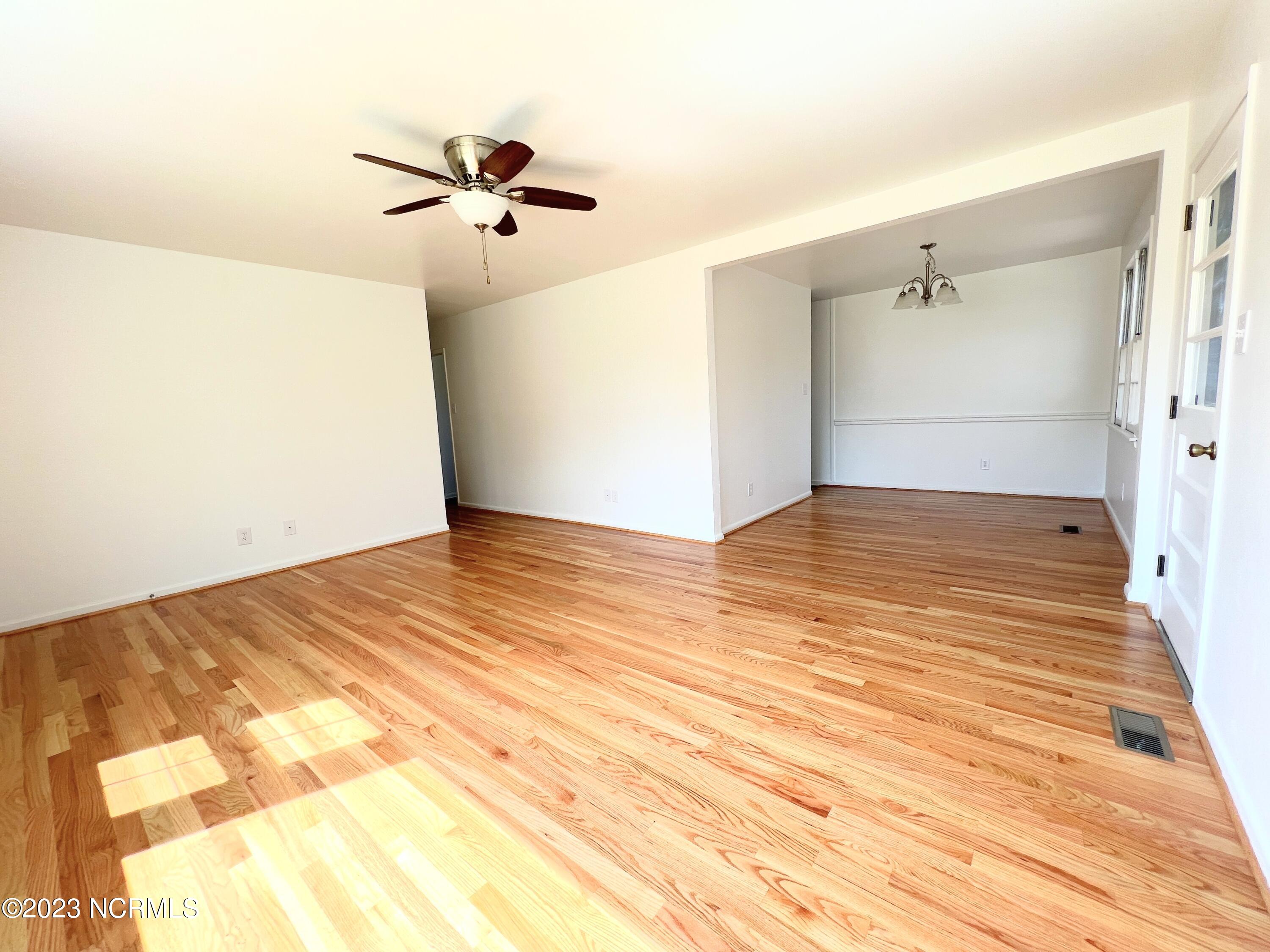 505 Delmar Road Jacksonville, NC 28540 - Photo 13 of 33 Living Room/Dining Room