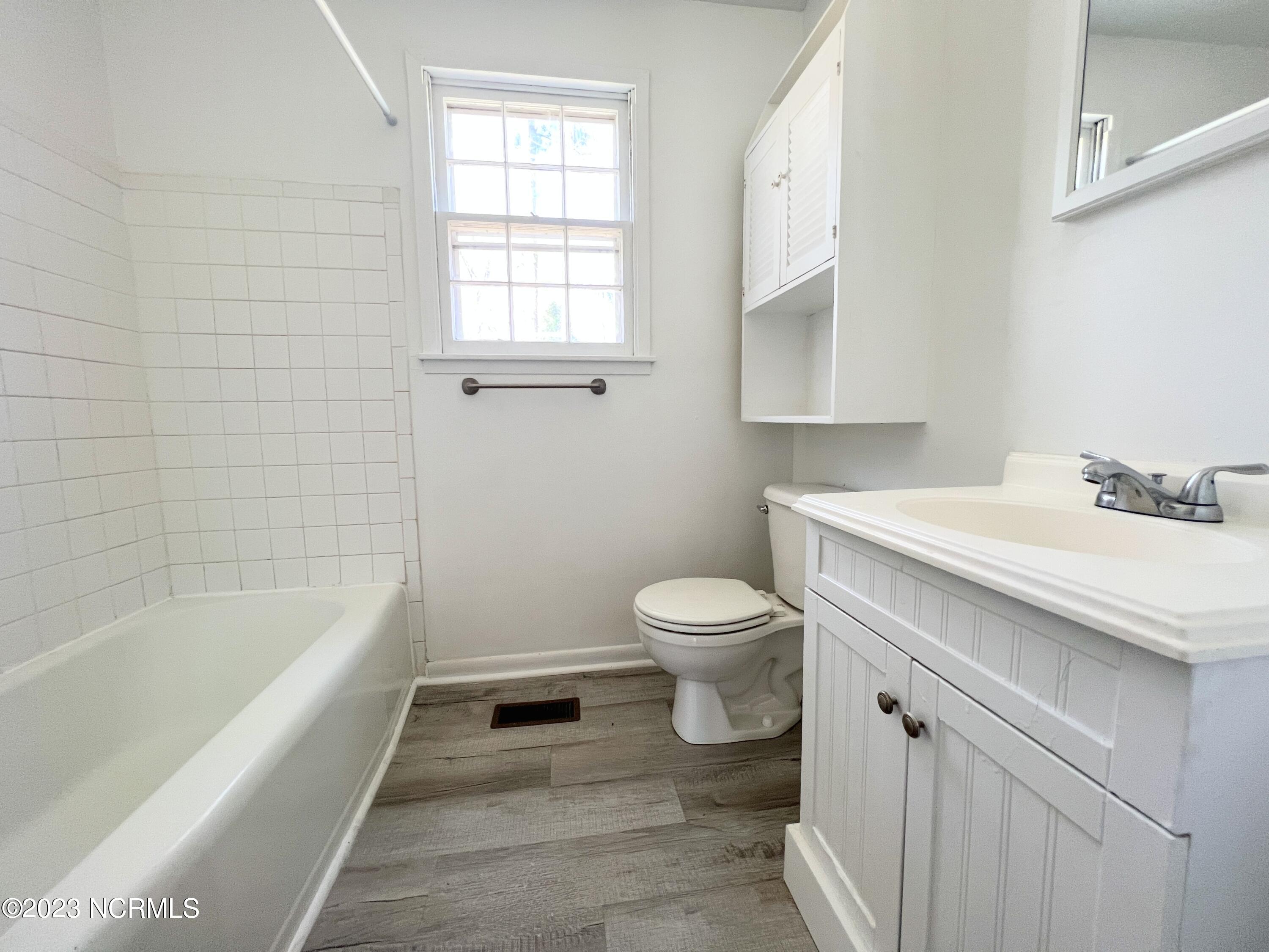505 Delmar Road Jacksonville, NC 28540 - Photo 26 of 33 Hall Bathroom