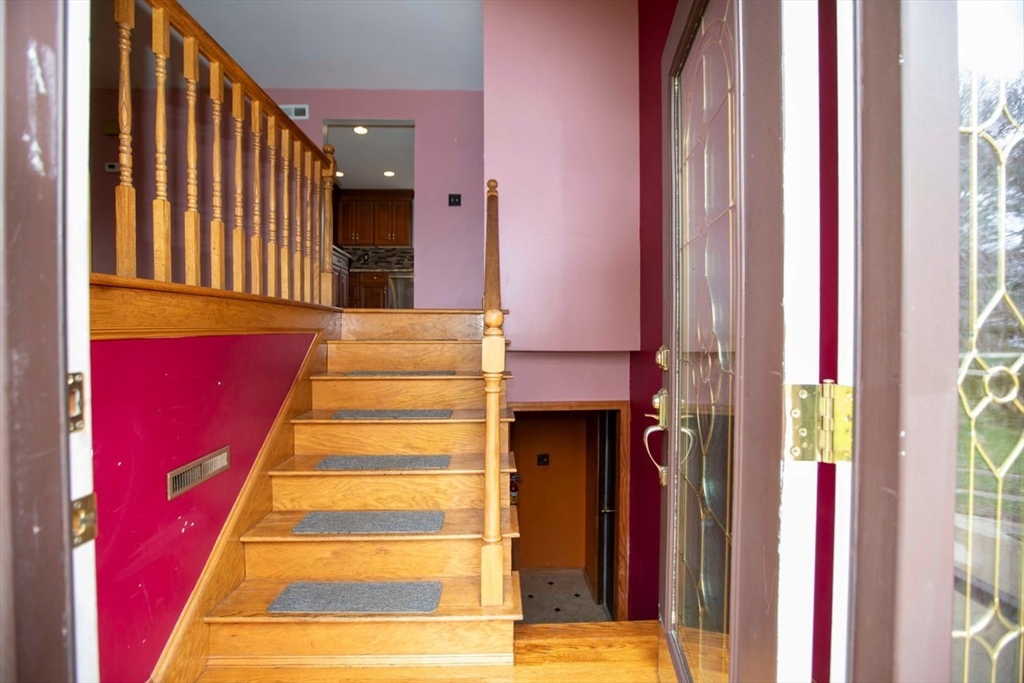 202 Baker Road Swansea, MA 02777 - Photo 4 of 35 Gallery Image 4