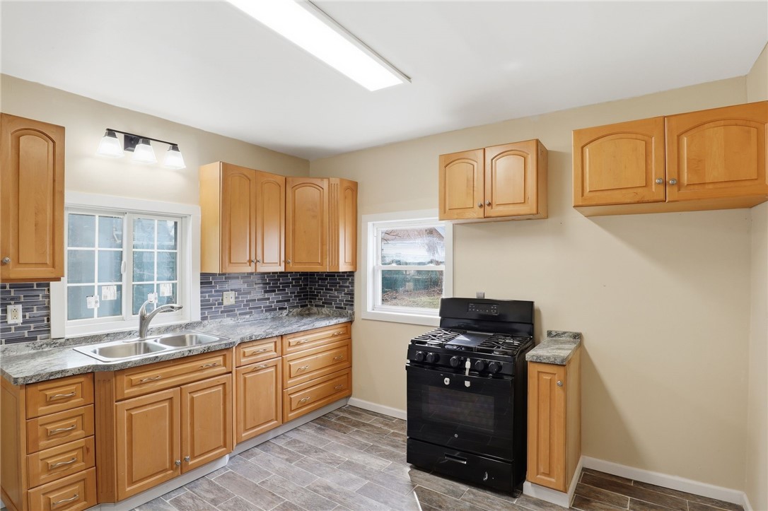 112 Carter Street Rochester, NY 14621 - Photo 7 of 24