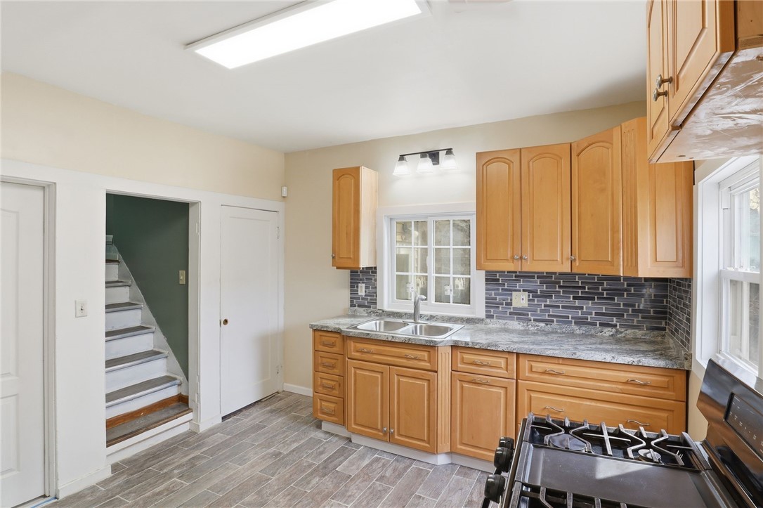 112 Carter Street Rochester, NY 14621 - Photo 8 of 24
