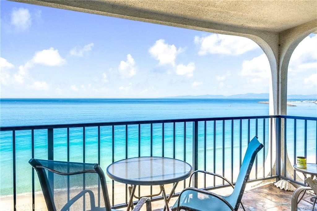 565 Esplanade, Unit 308 Redondo Beach, CA 90277 - Photo 2 of 28