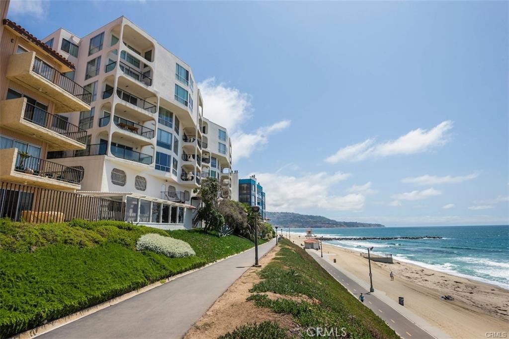 565 Esplanade, Unit 308 Redondo Beach, CA 90277 - Photo 28 of 28 a view of an buildings with a yard