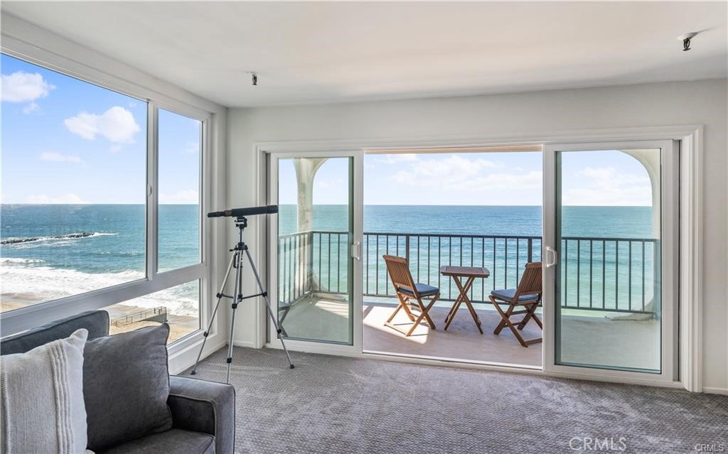 565 Esplanade, Unit 308 Redondo Beach, CA 90277 - Photo 3 of 28 a view of a livingroom with furniture