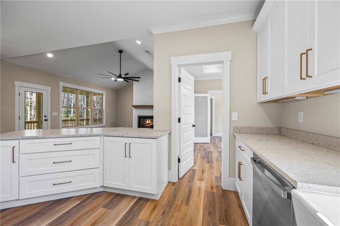 437 Falcons Lair W Drive Walhalla, SC 29691 - Photo 16 of 50 Kitchen