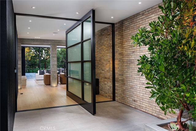 a view of a backyard with pathway