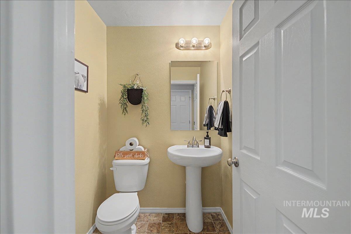 681 West Archerfield Street Meridian, ID 83646 - Photo 35 of 43 Half bathroom featuring toilet and a textured wall