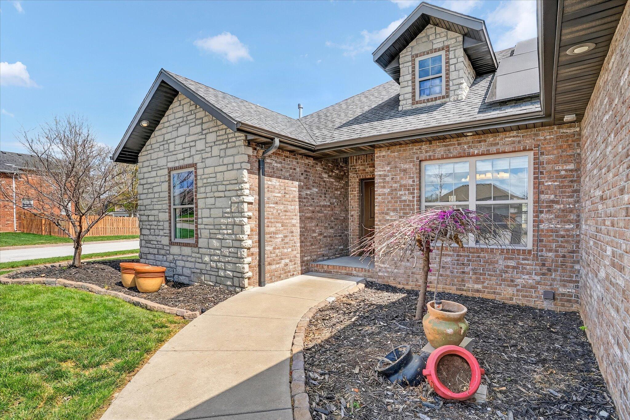 634 North Rockingham Avenue Nixa, MO 65714 - Photo 2 of 40 04-3