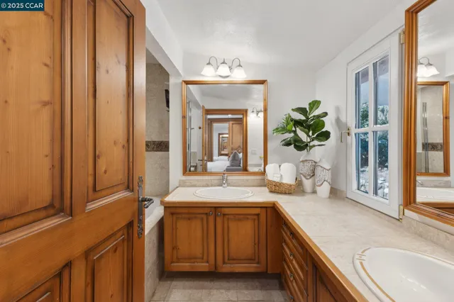 $1,450,000 | 40 Las Palomas, Orinda, CA 94563