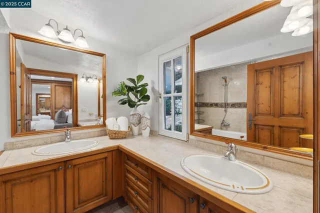 $1,450,000 | 40 Las Palomas, Orinda, CA 94563