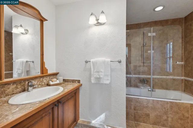 $1,450,000 | 40 Las Palomas, Orinda, CA 94563