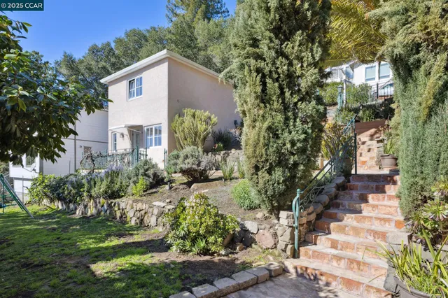 $1,450,000 | 40 Las Palomas, Orinda, CA 94563