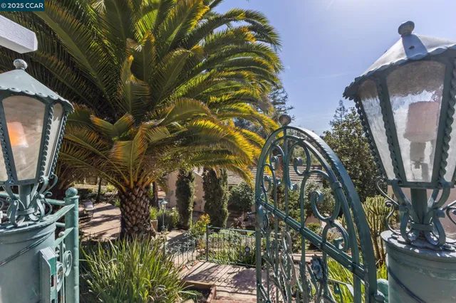 $1,450,000 | 40 Las Palomas, Orinda, CA 94563