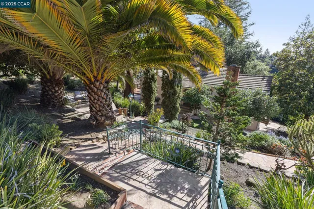 $1,450,000 | 40 Las Palomas, Orinda, CA 94563