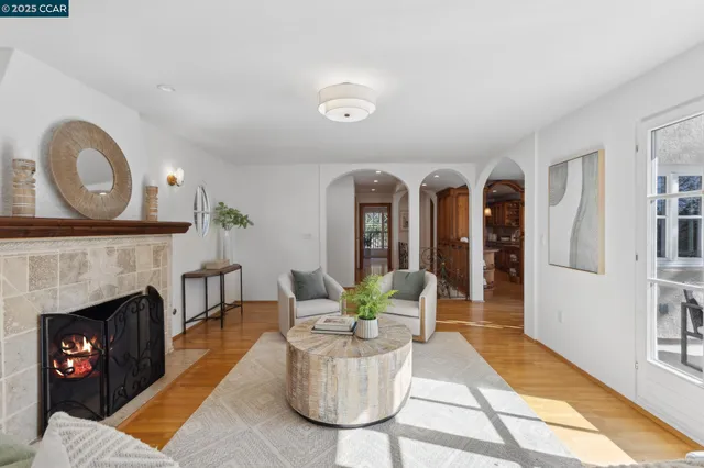 $1,450,000 | 40 Las Palomas, Orinda, CA 94563