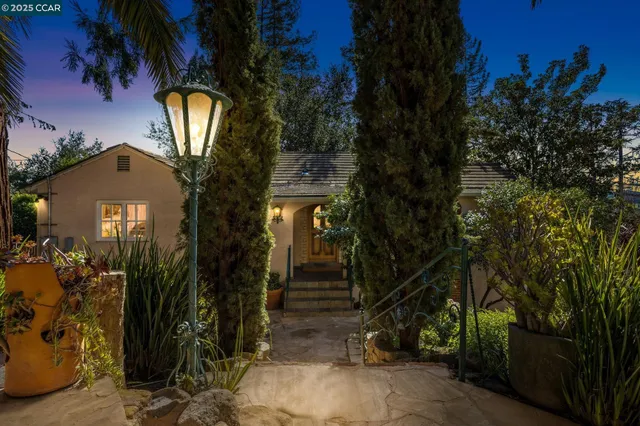 $1,450,000 | 40 Las Palomas, Orinda, CA 94563