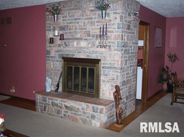 3561 Moencks Road Bettendorf, IA 52722 - Photo 3 of 11 Gallery Image 3