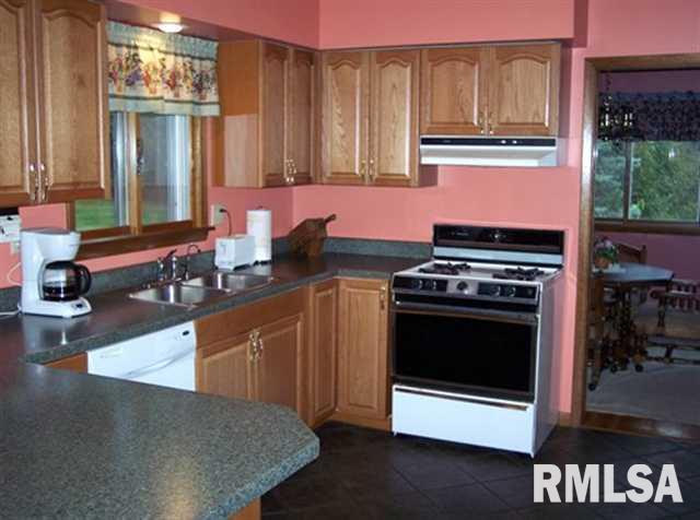 3561 Moencks Road Bettendorf, IA 52722 - Photo 5 of 11 Gallery Image 5