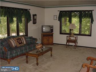 97 Larrison Road Wrightstown, NJ 08562 - Photo 11 of 12 Living Room
