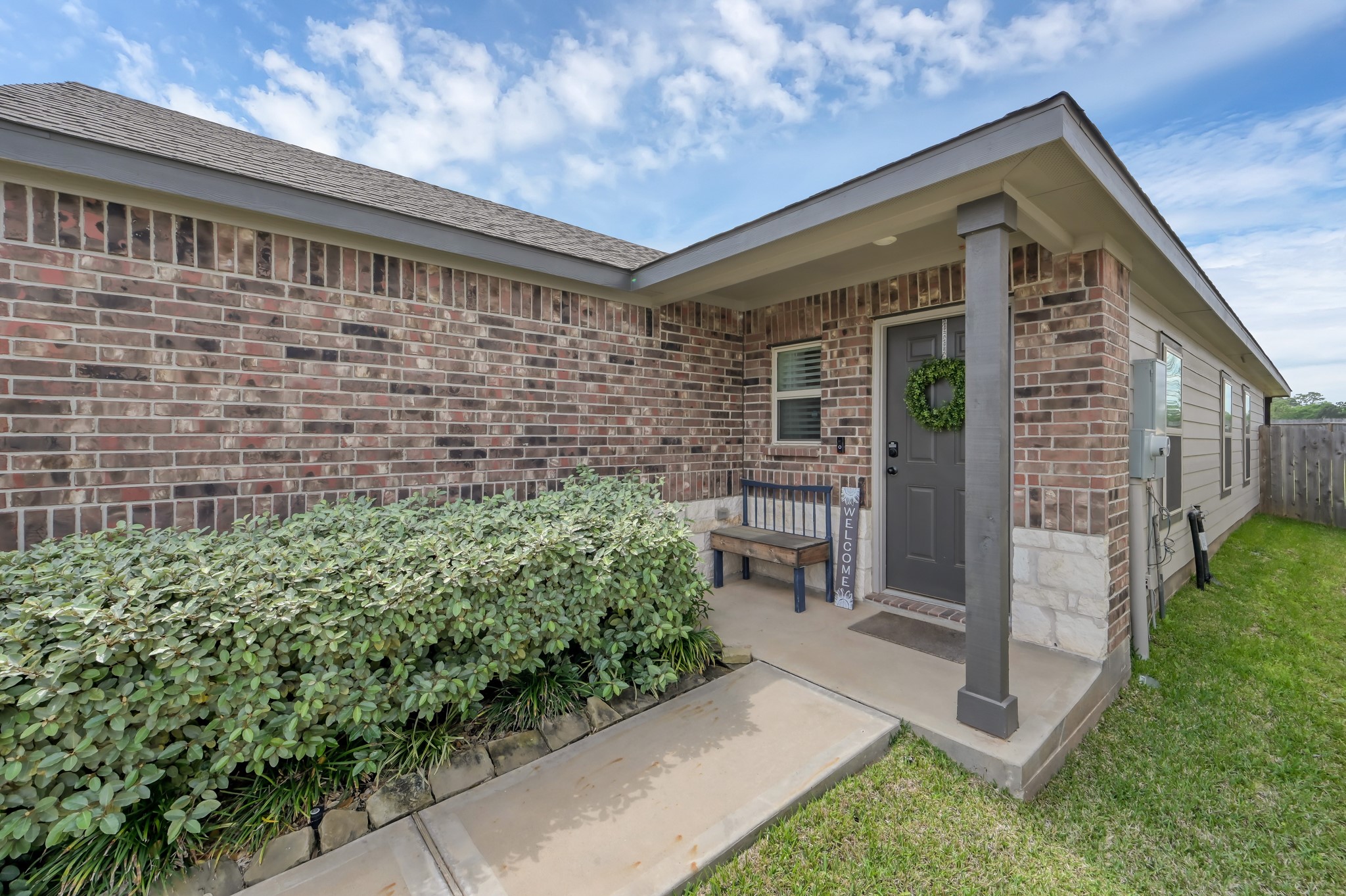 514 Dalloway Street Conroe, TX 77316 - Photo 4 of 27 Covered front entry with a cozy seating area