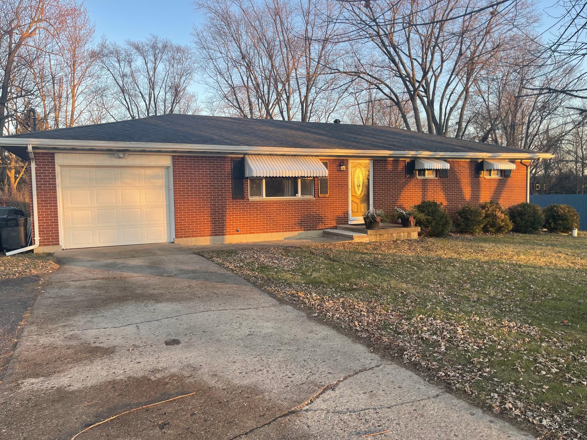 2220 South Burnett Road Springfield, OH 45505 - Photo 4 of 47