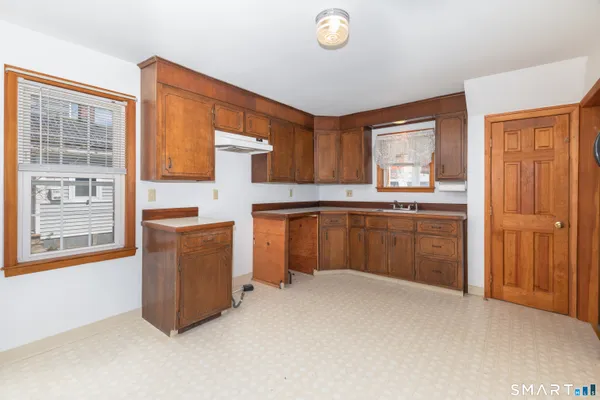 $299,900 | 184 Olivia Street, Derby, CT 06418