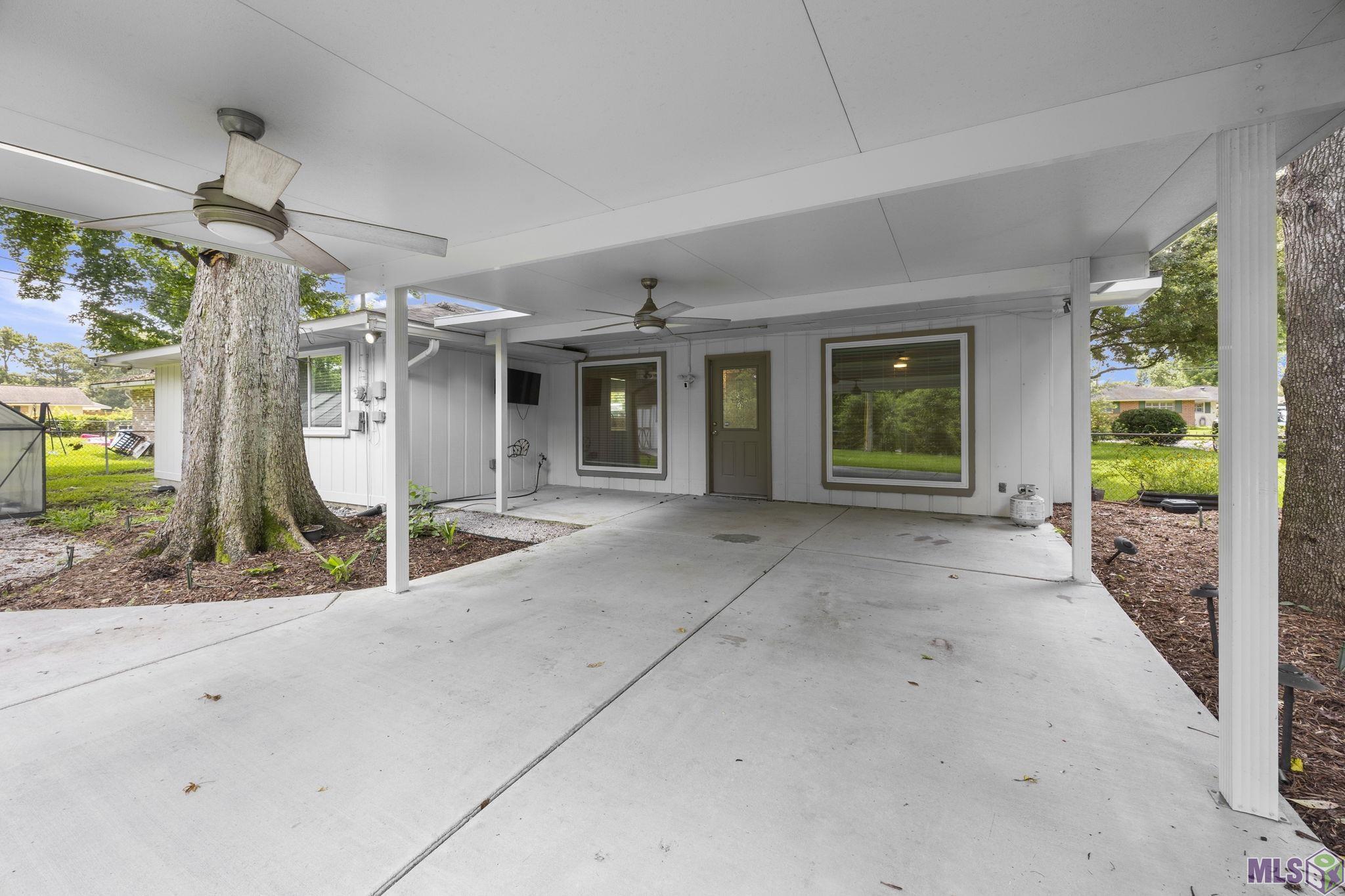 9835 Judi Avenue Baton Rouge, LA 70815 - Photo 24 of 27 Covered Patio