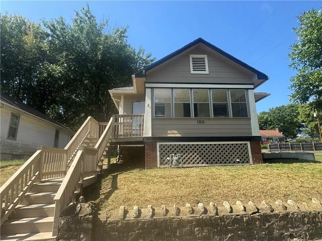 $164,900 | 1011 North Broadway Street, Leavenworth, KS 66048