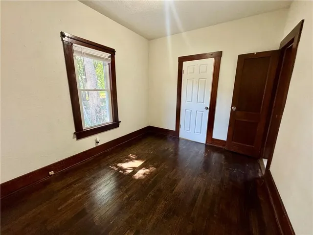 $164,900 | 1011 North Broadway Street, Leavenworth, KS 66048