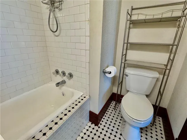 $164,900 | 1011 North Broadway Street, Leavenworth, KS 66048