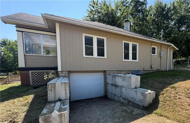 $164,900 | 1011 North Broadway Street, Leavenworth, KS 66048