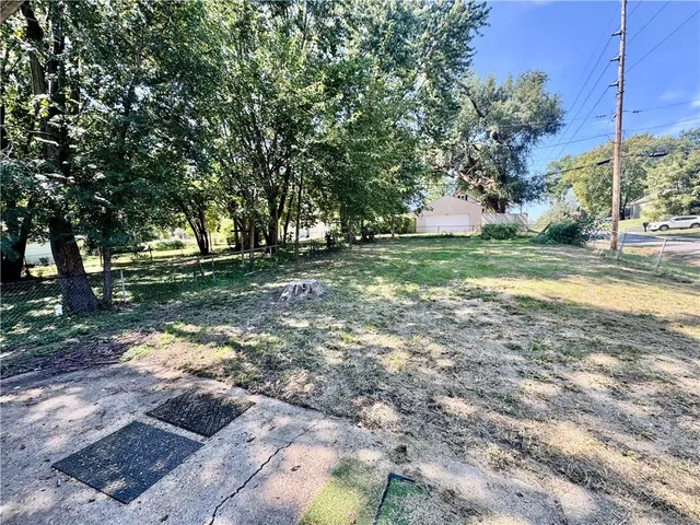 $164,900 | 1011 North Broadway Street, Leavenworth, KS 66048