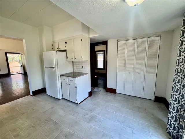 $164,900 | 1011 North Broadway Street, Leavenworth, KS 66048