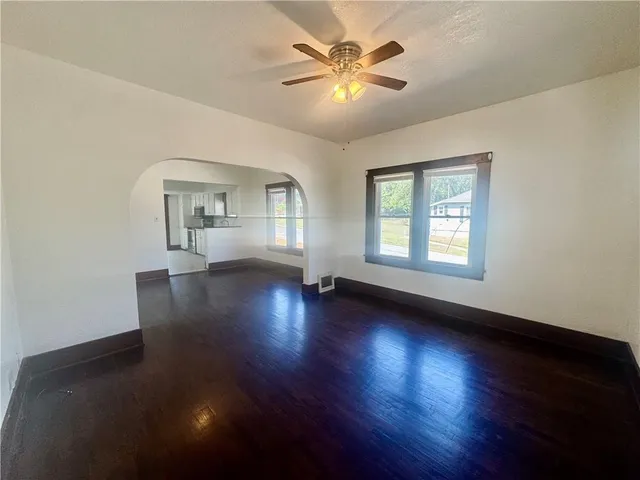 $164,900 | 1011 North Broadway Street, Leavenworth, KS 66048