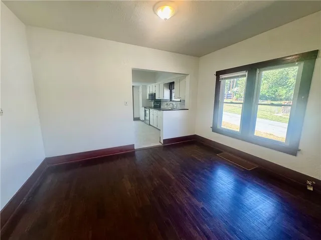 $164,900 | 1011 North Broadway Street, Leavenworth, KS 66048