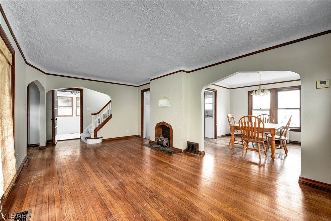 8210 Snow Road Parma, OH 44129 - Photo 5 of 35