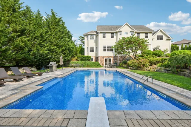 $2,149,000 | 4 Celestial Court, St. James, NY 11780